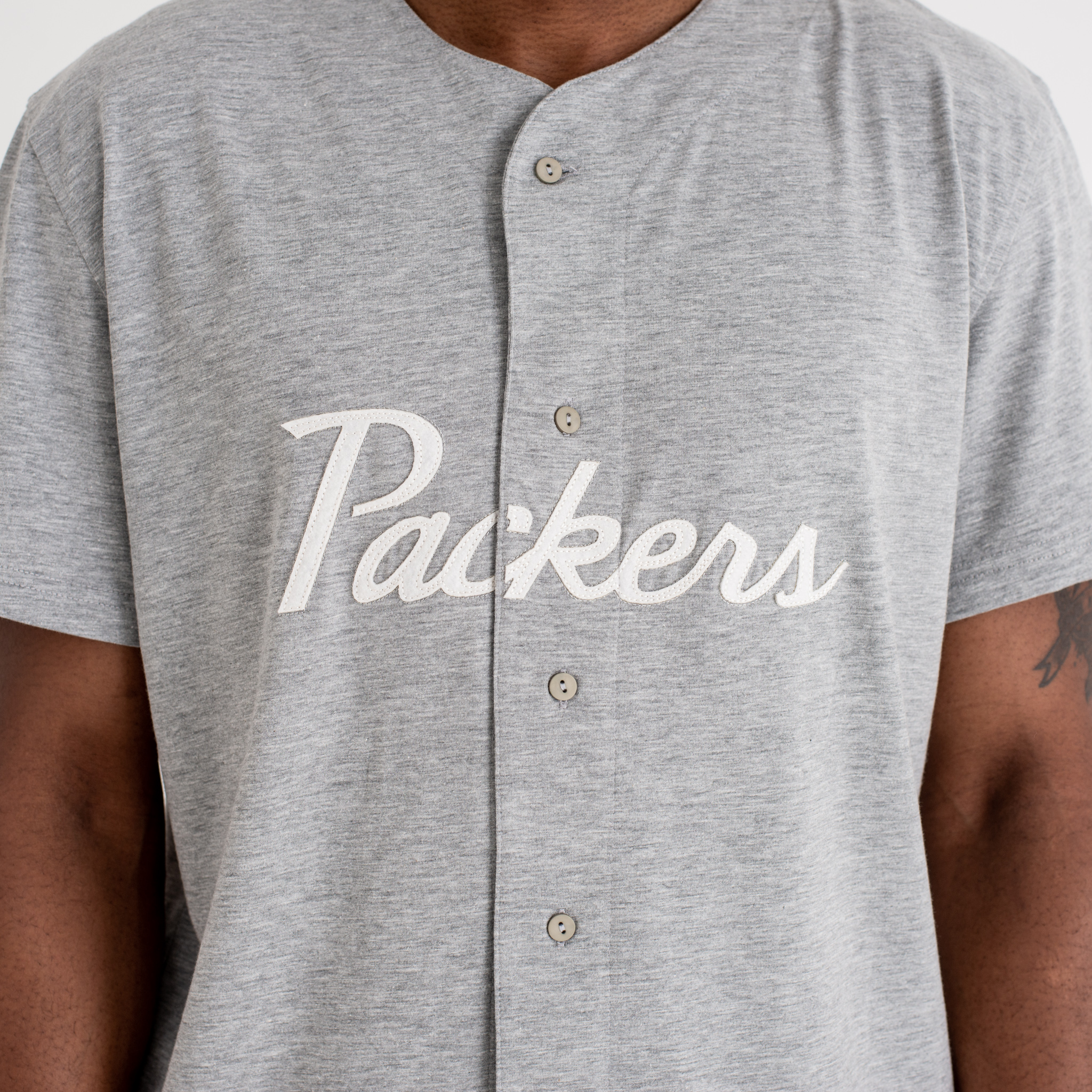 Green Bay Packers – T-Shirt mit Knopfverschluss und Schriftzug