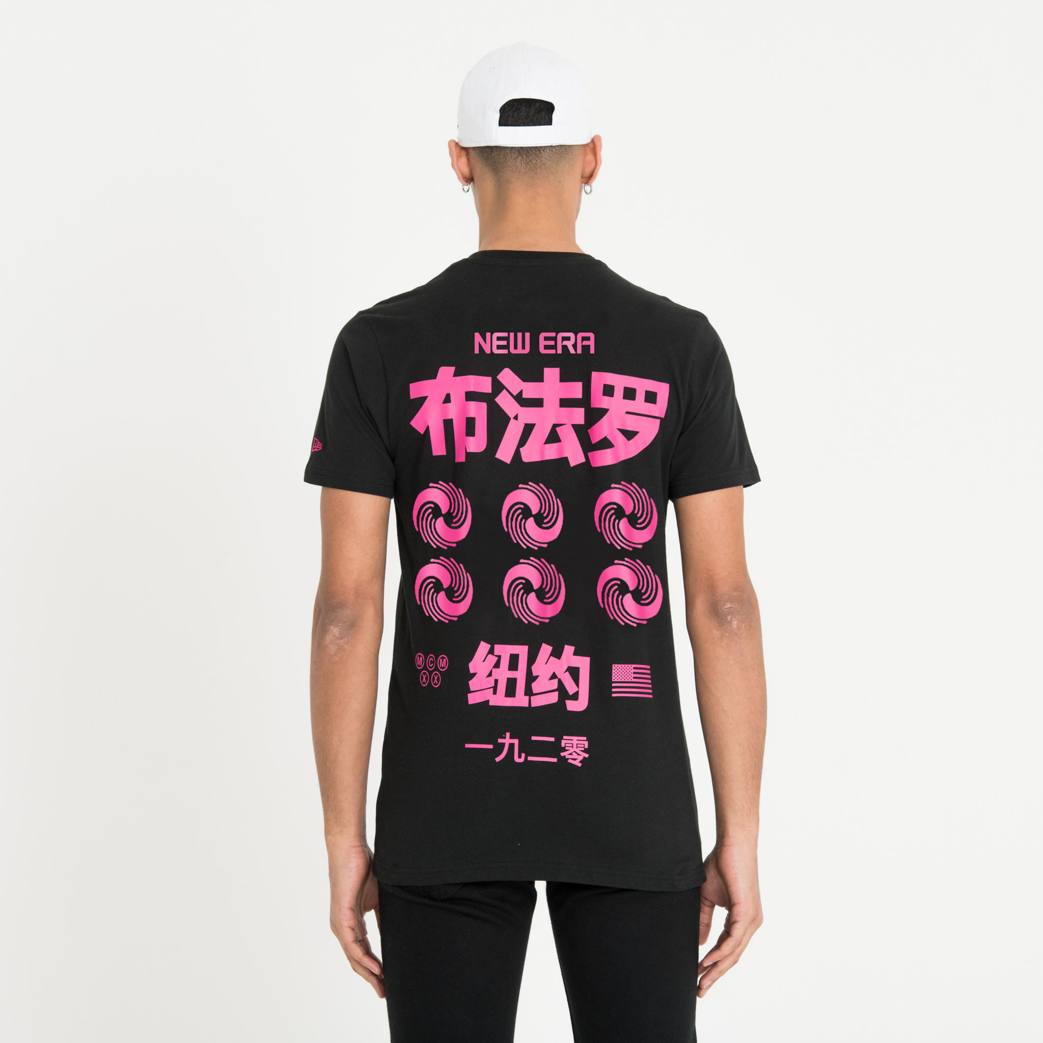 New Era – T-Shirt mit Grafik – Schwarz