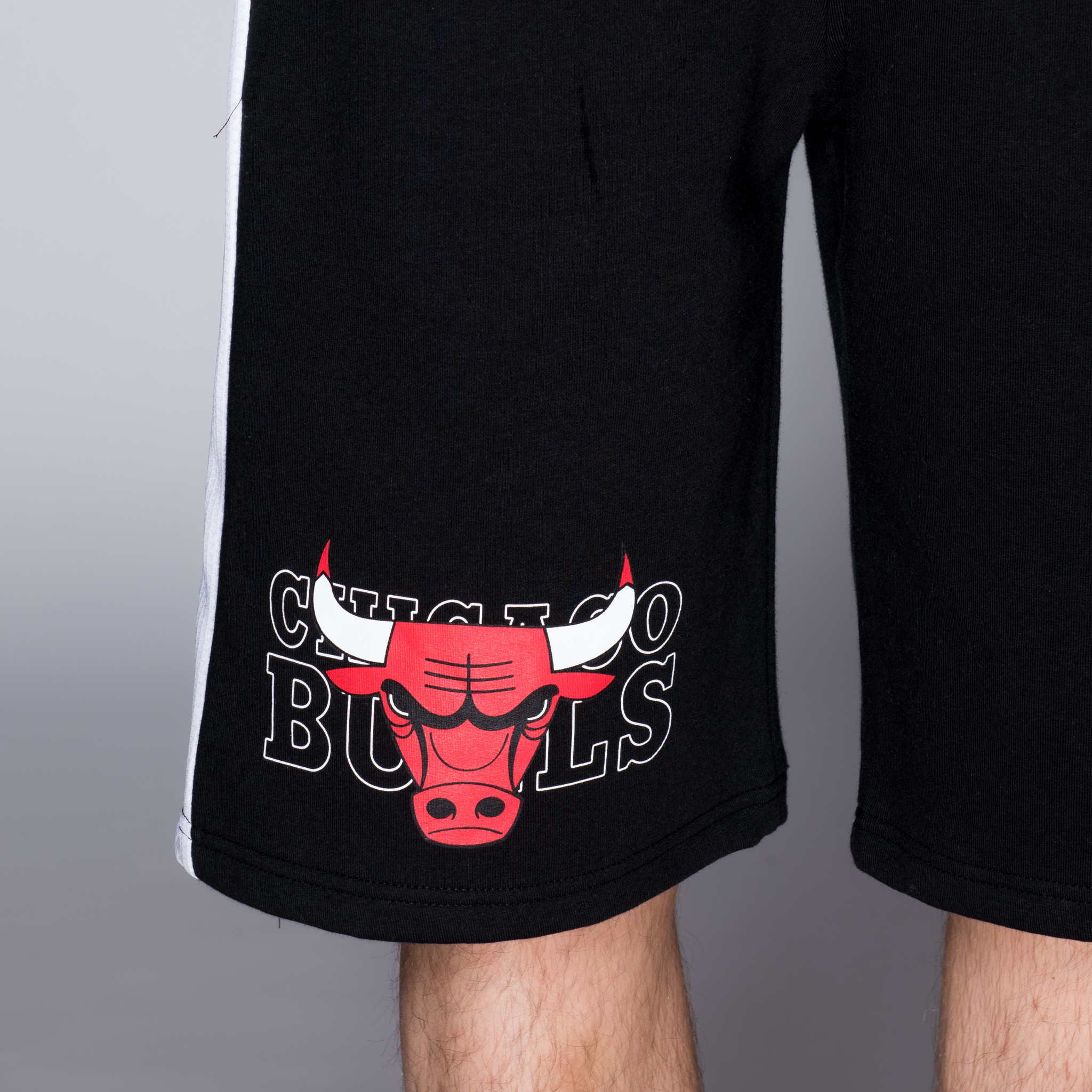 Short noir avec logo des Chicago Bulls