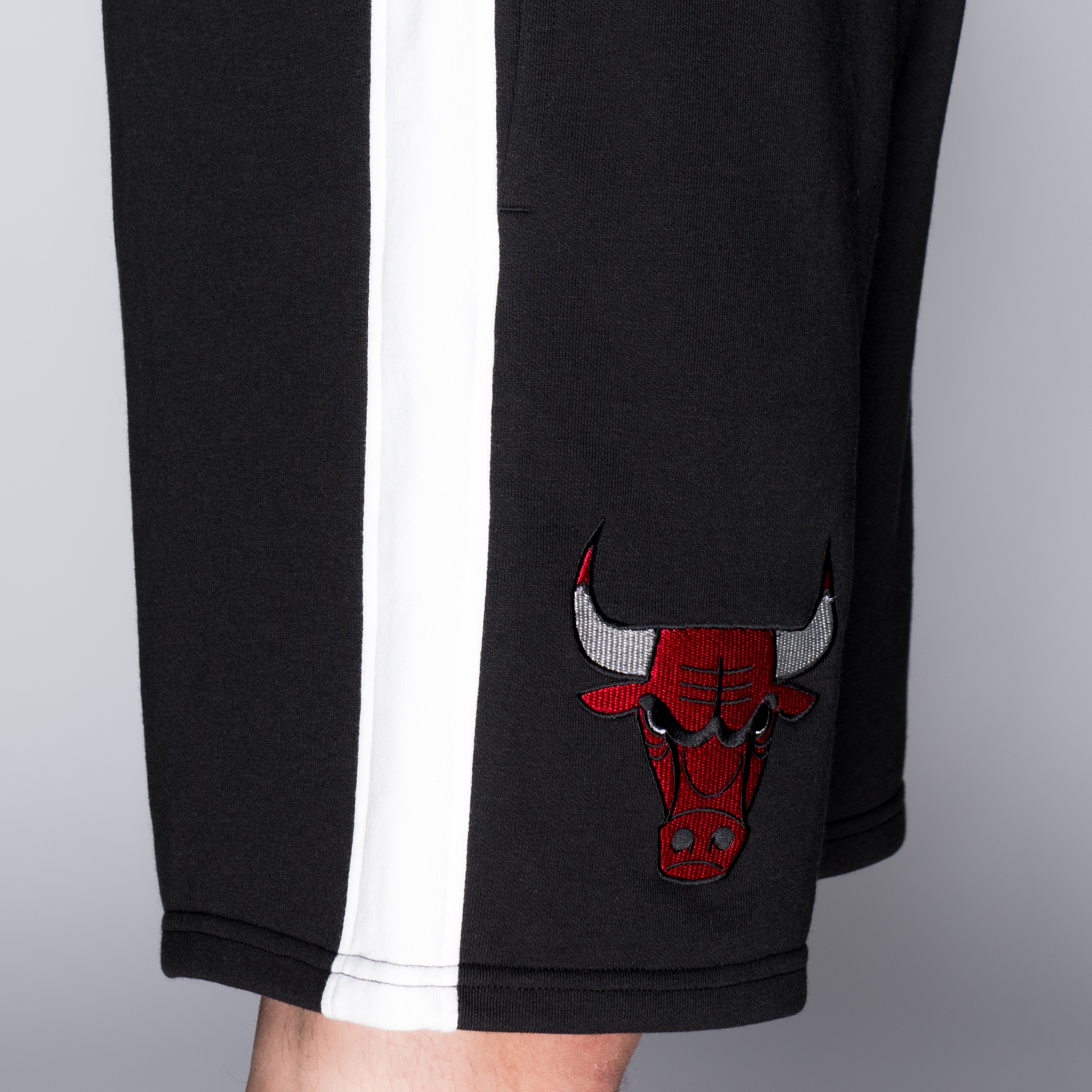 Chicago Bulls – Shorts mit Streifen – Schwarz