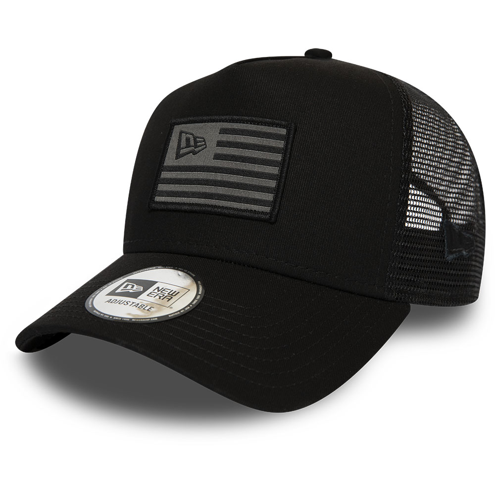 Cappellino Trucker New Era nero con bandiera grigia