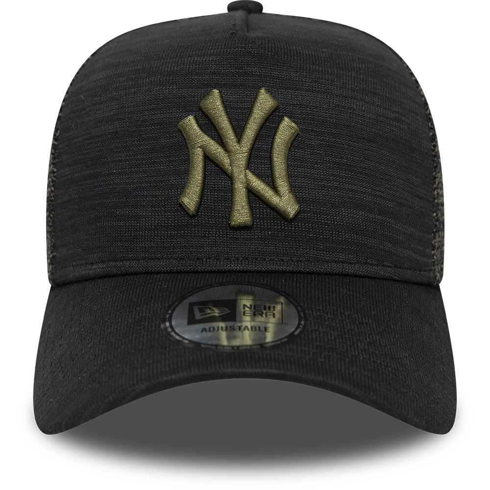 Schwarze Truckerkappe der New York Yankees im Engineered Fit