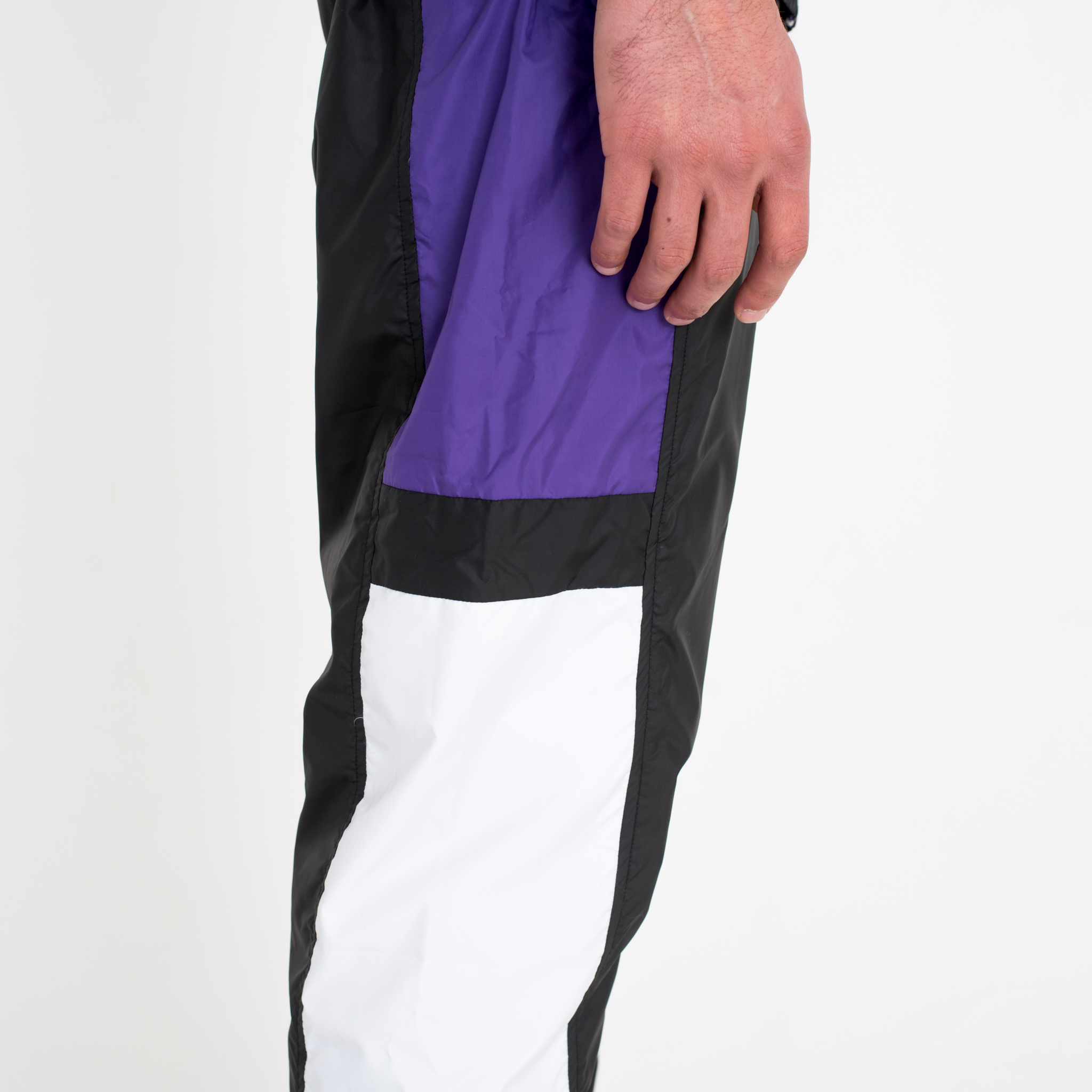 Pantalon de survêtement colour block noir, violet et blanc New Era
