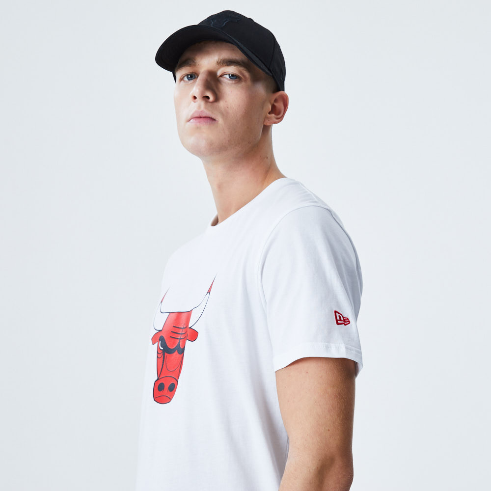 Chicago Bulls – Weißes T-Shirt mit Blockfarben und Schriftzug