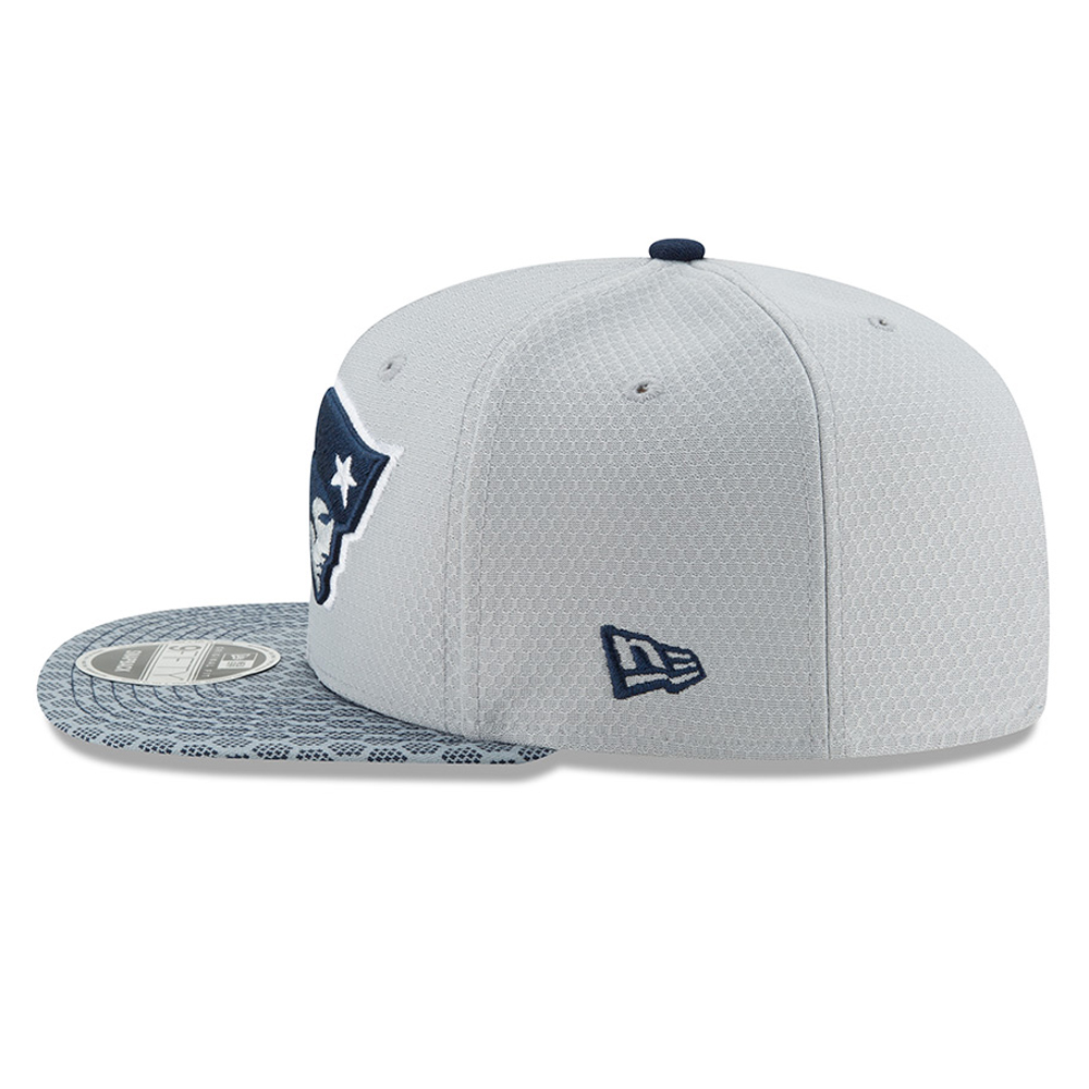 New England Patriots 2017 Sideline OF 9FIFTY Silver Snapback