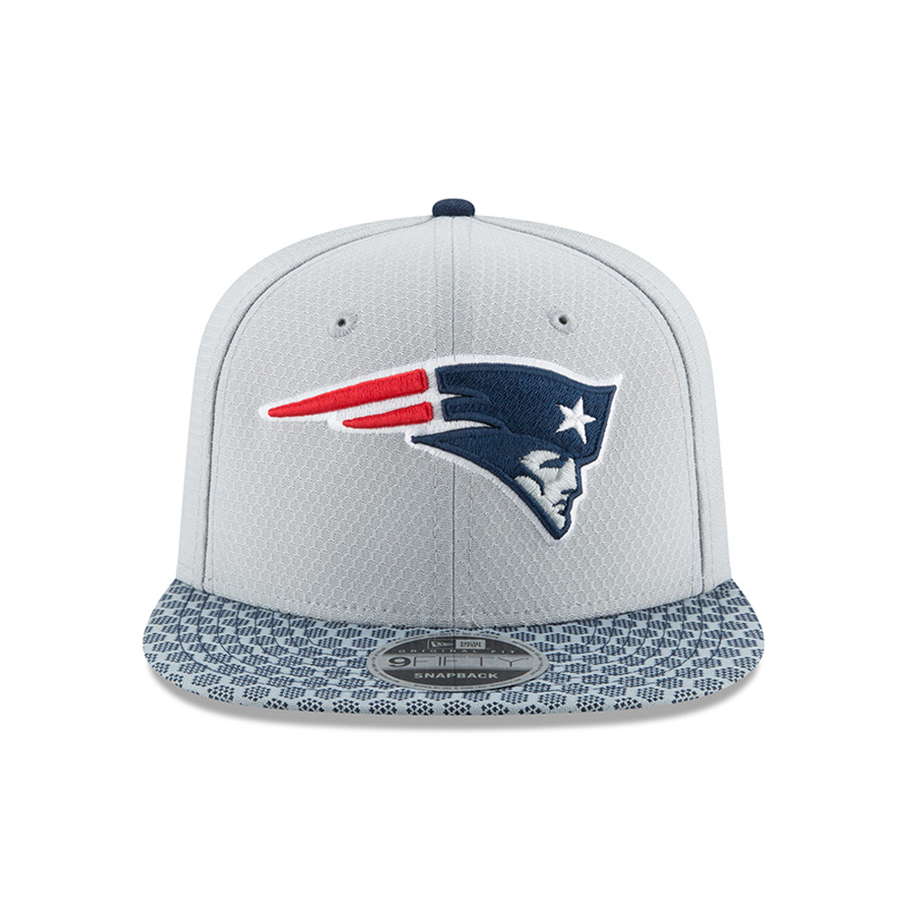 New England Patriots 2017 Sideline OF 9FIFTY Silver Snapback