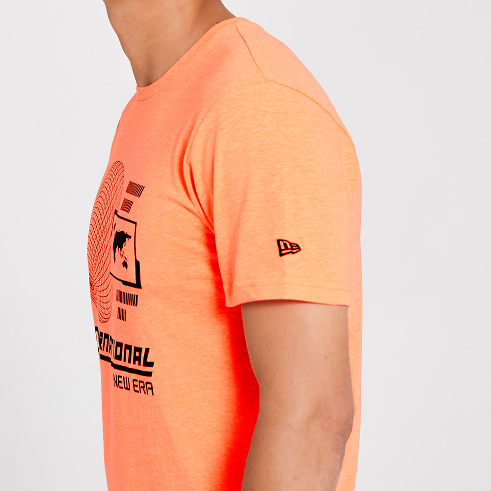 New Era – T-Shirt mit Neon-Grafik – Orange