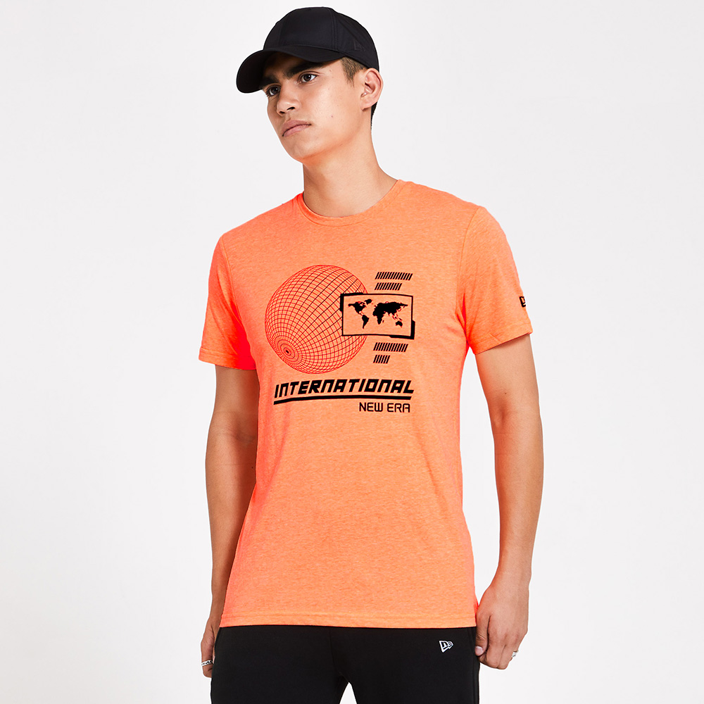 New Era – T-Shirt mit Neon-Grafik – Orange