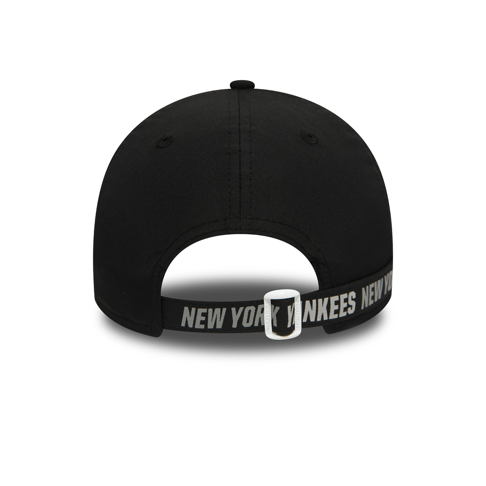 Cappellino New York Yankees Tech Fabric 9FORTY nero
