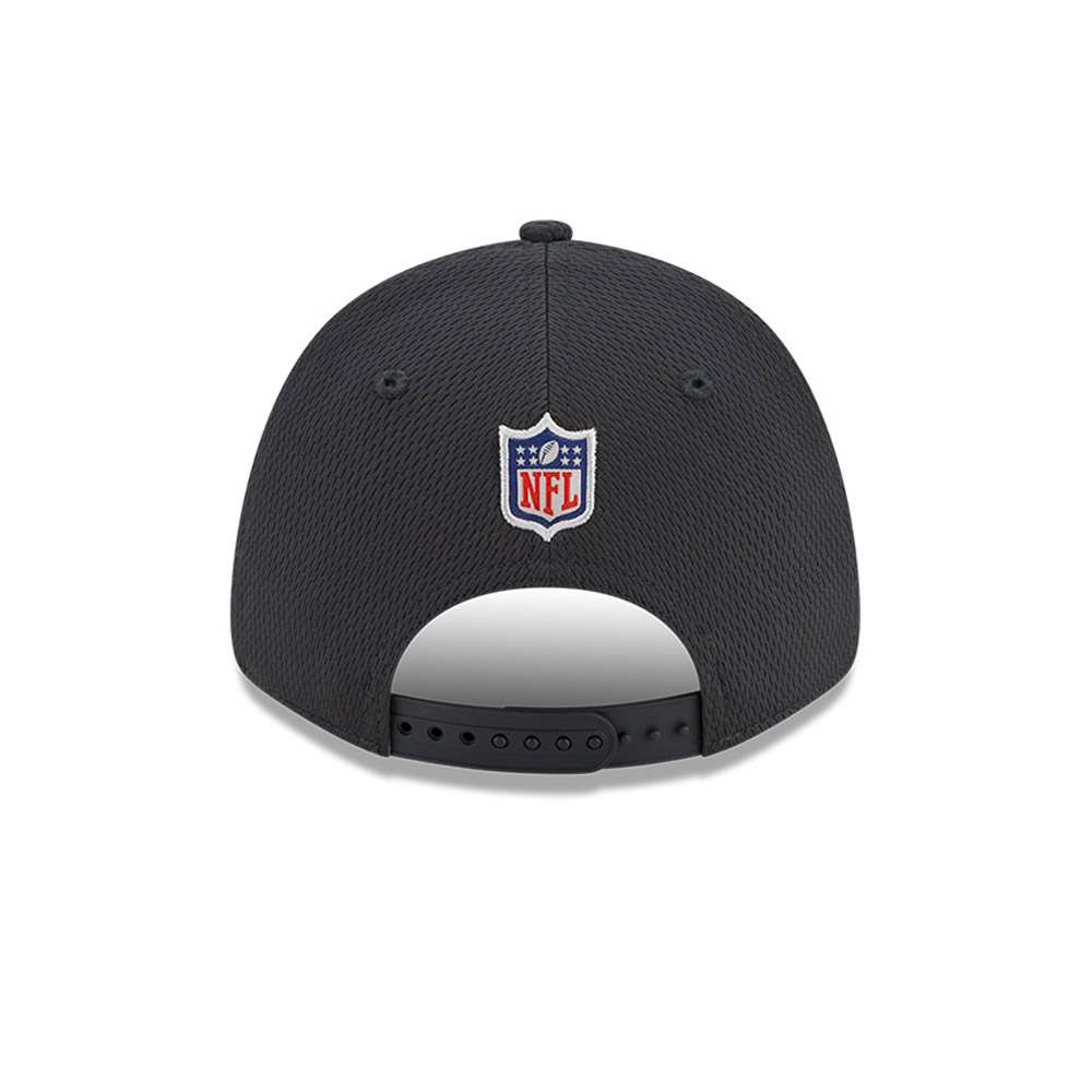 Tampa Bay Buccaneers Crucial Catch Grey 9FORTY Stretch Snap Cap