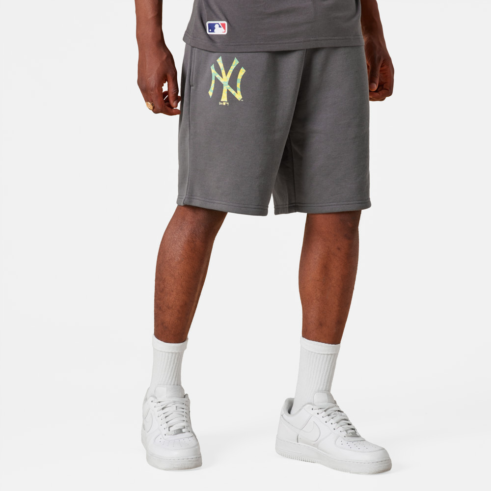 New York Yankees MLB Team Logo Dark Grey Shorts