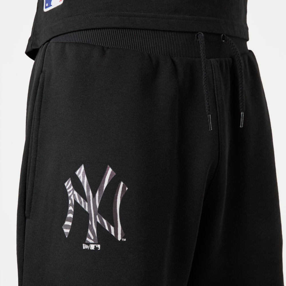 New York Yankees MLB Team Logo Black Shorts
