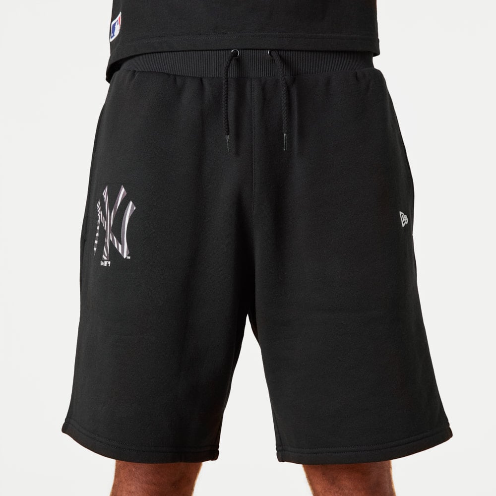 New York Yankees MLB Team Logo Black Shorts