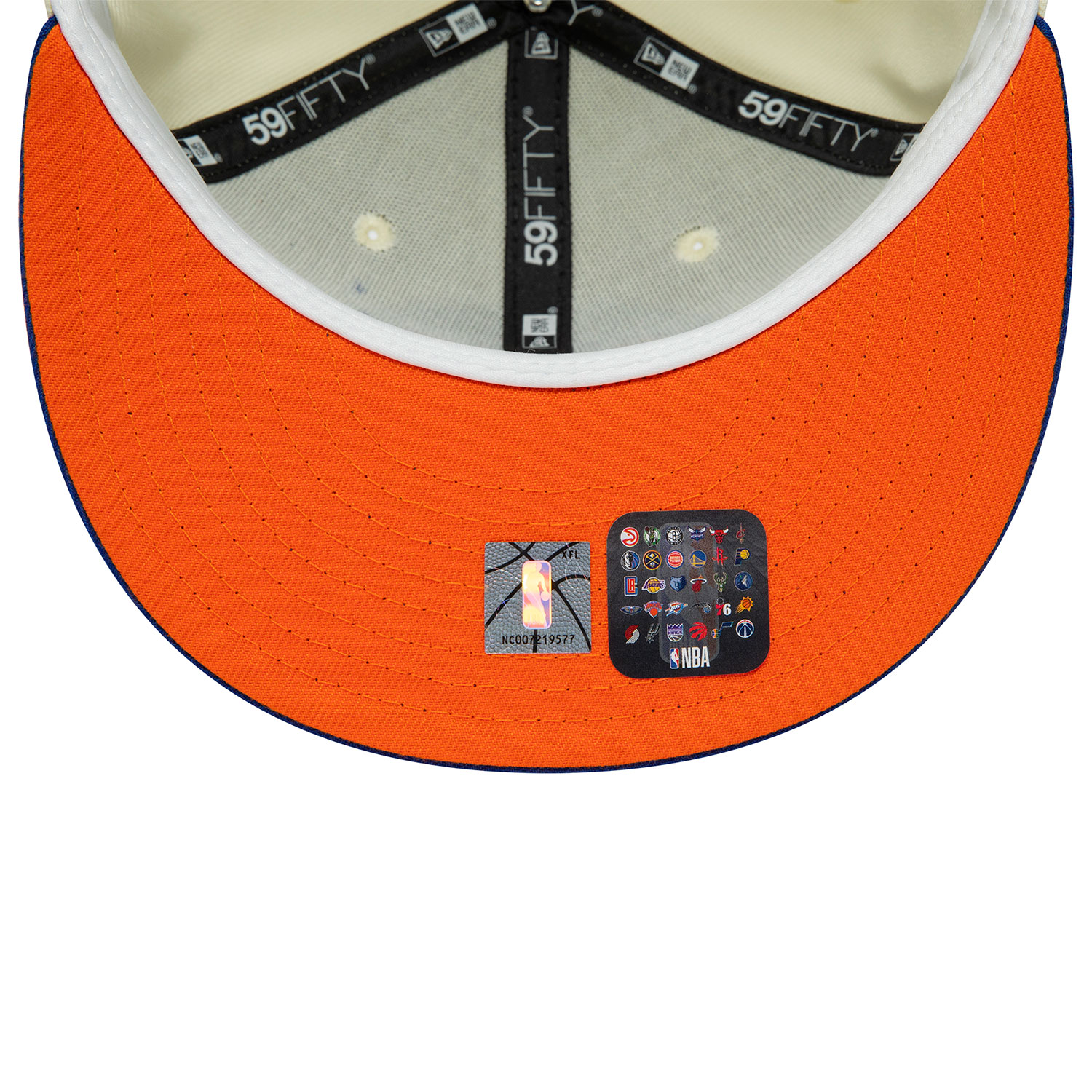 New York Knicks Chrome White 59FIFTY Fitted Cap