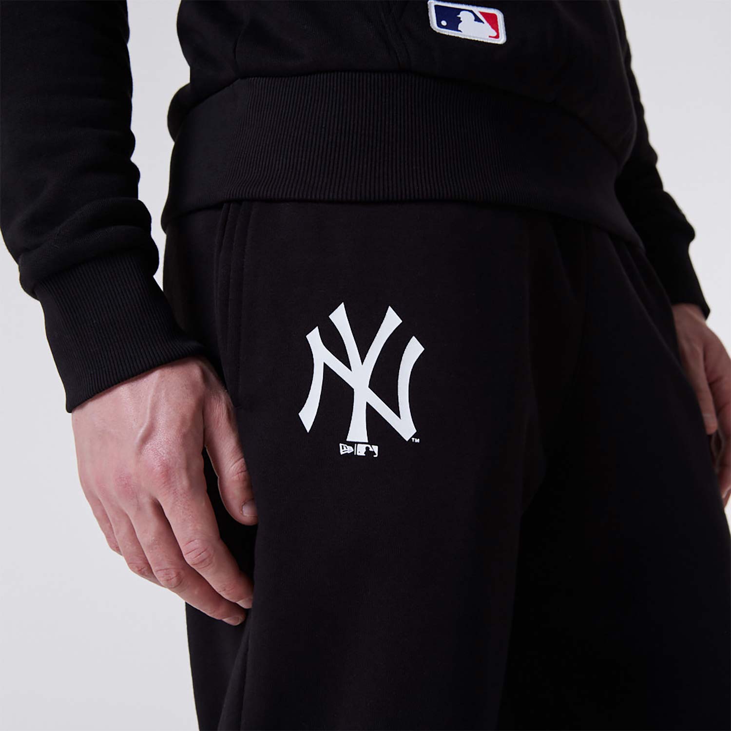 Official New Era MLB Team Logo New York Yankees Black Joggers