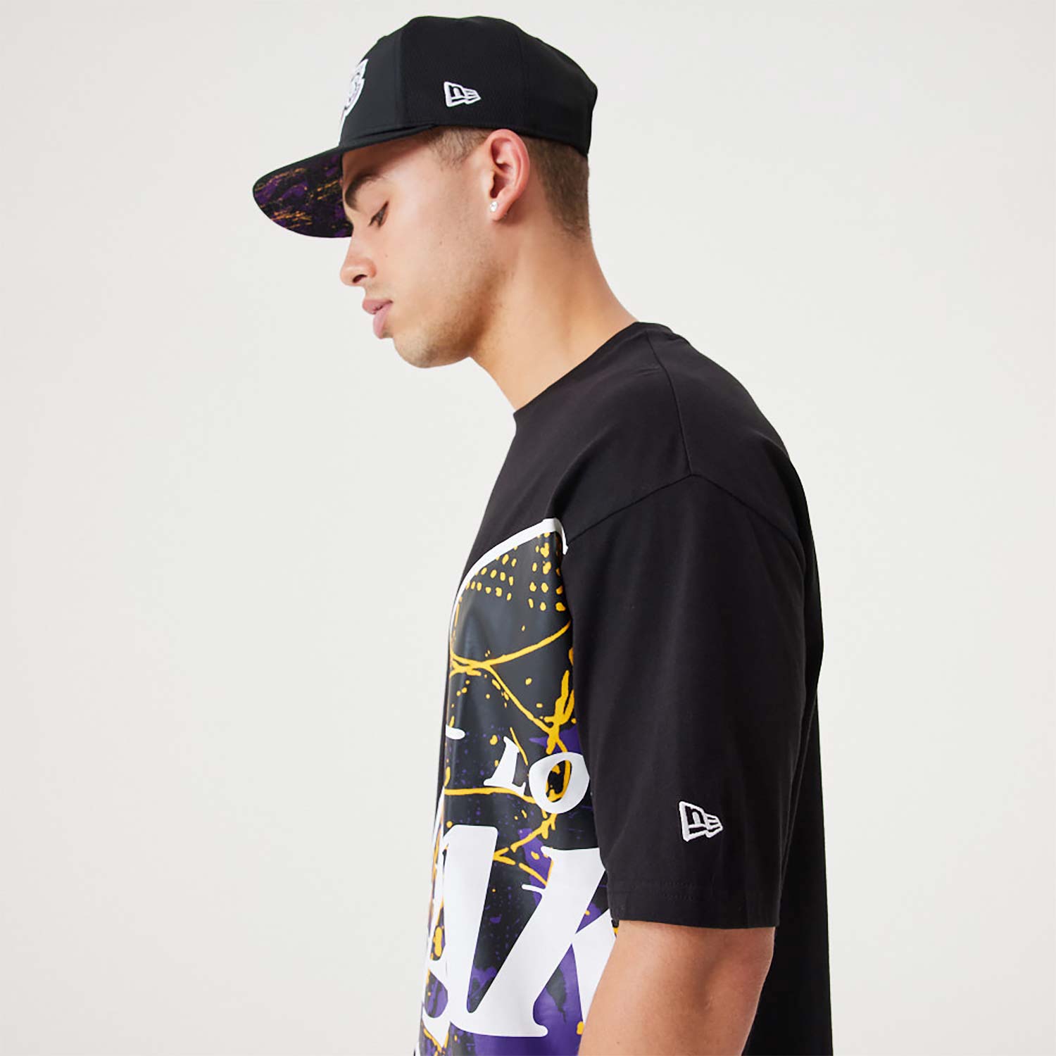 LA Lakers NBA Large Team Logo Black Oversized T-Shirt