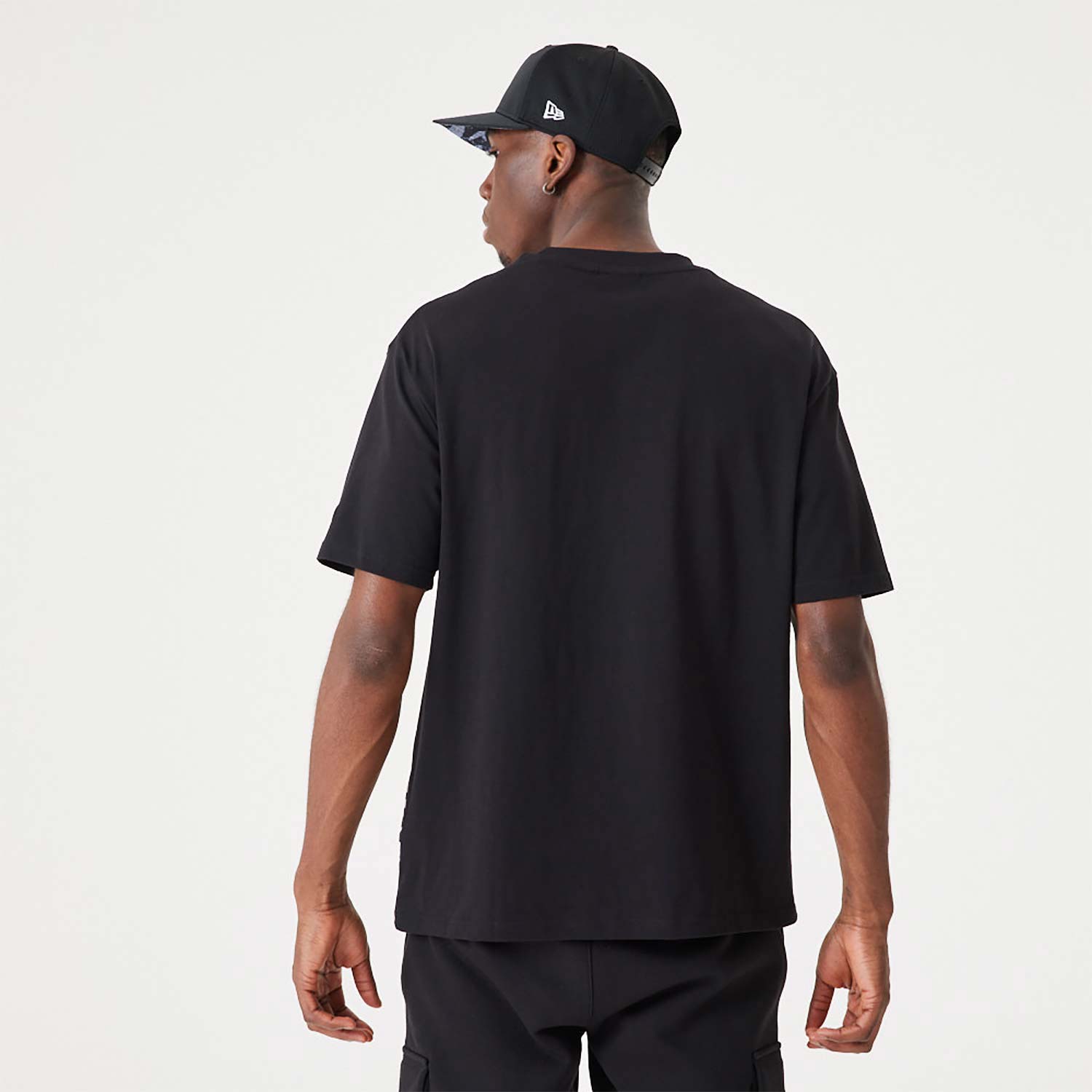 Brooklyn Nets NBA Large Team Logo Black Oversized T-Shirt