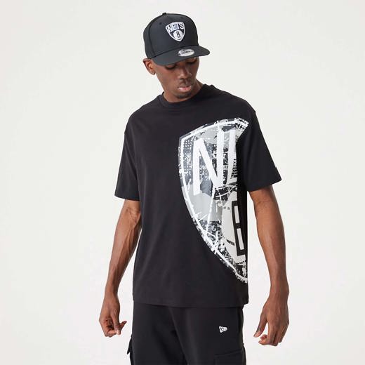 Camiseta New Era Brooklyn Nets NBA Large Team Logo Oversized Negro