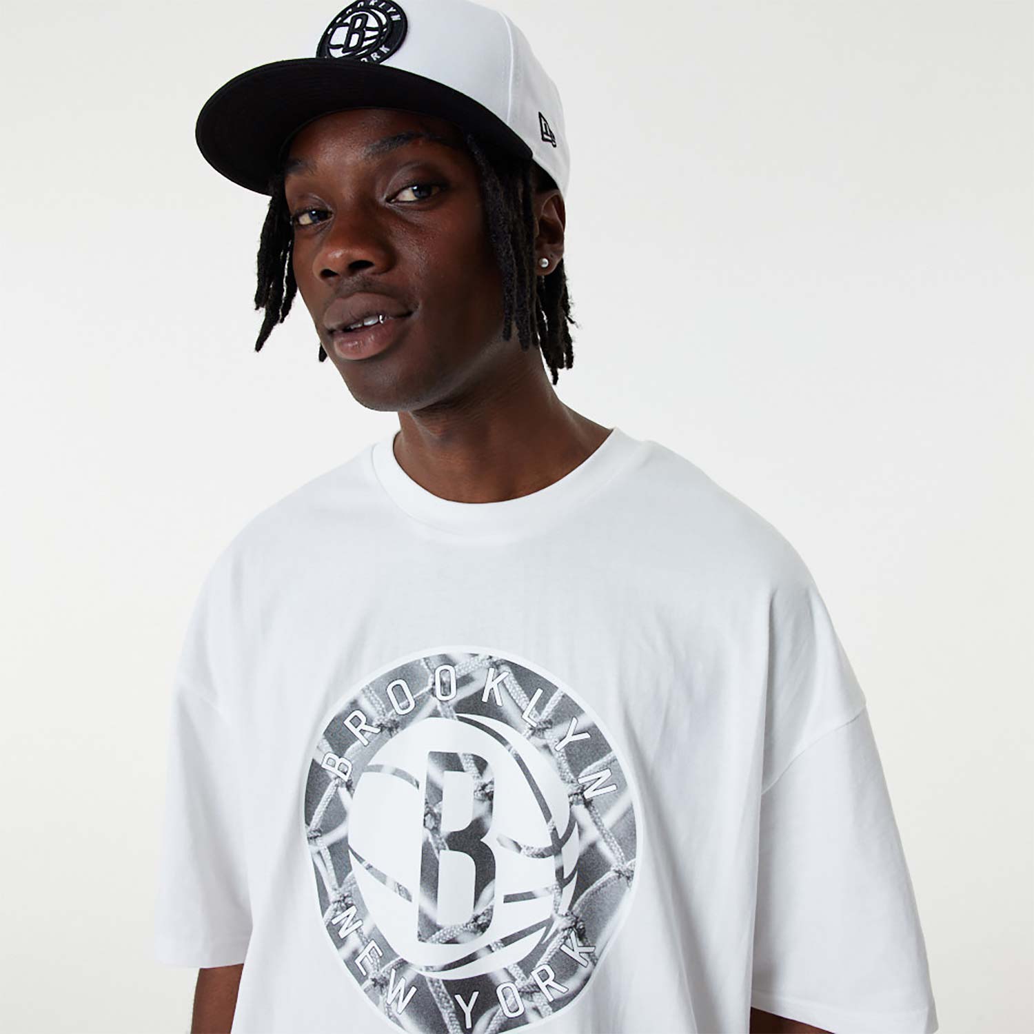 Brooklyn Nets NBA Infill Logo White Oversized T-Shirt