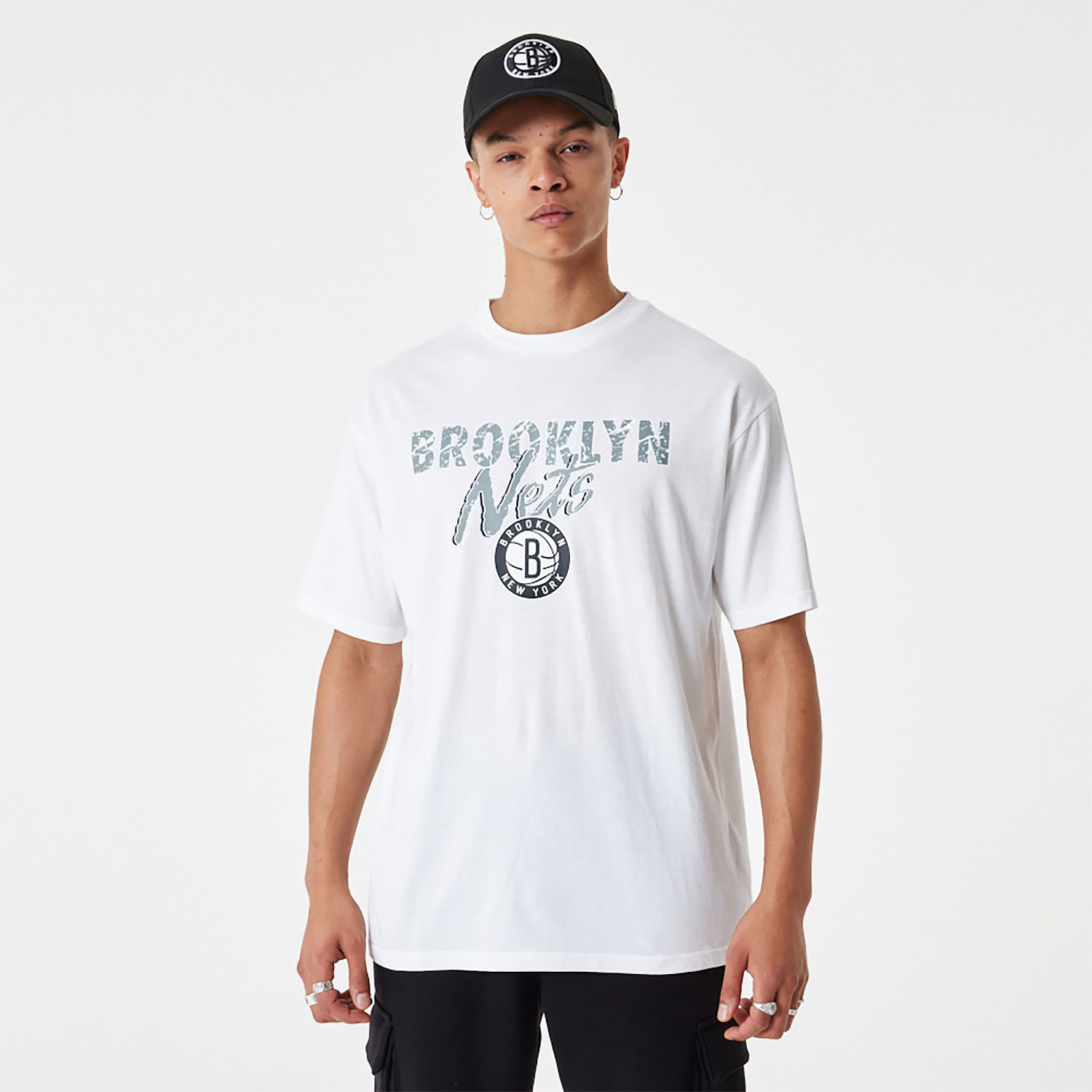 Team Script Brooklyn Nets Oversized T-Shirt D01_365 | New Era Cap LT