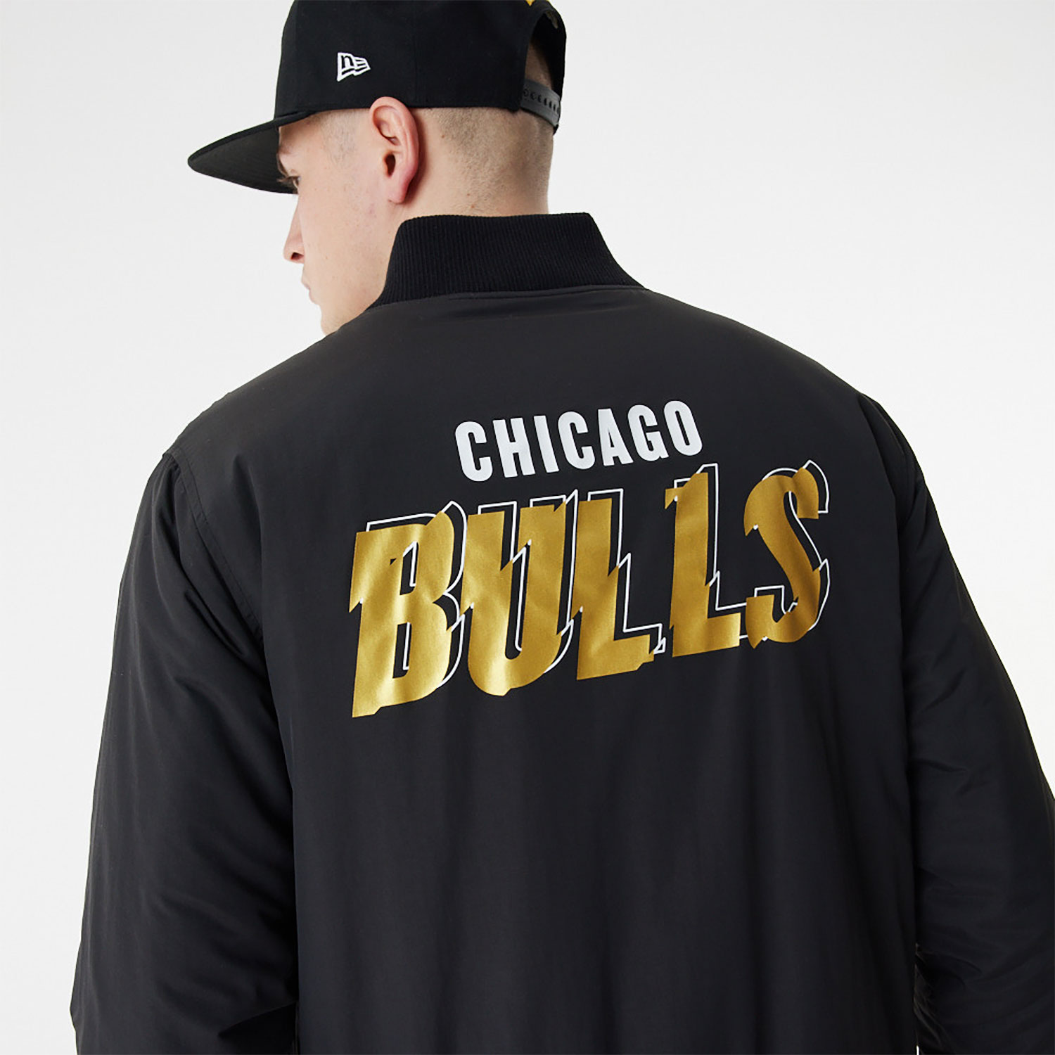 Schwarze Chicago Bulls Team Script Bomberjacke