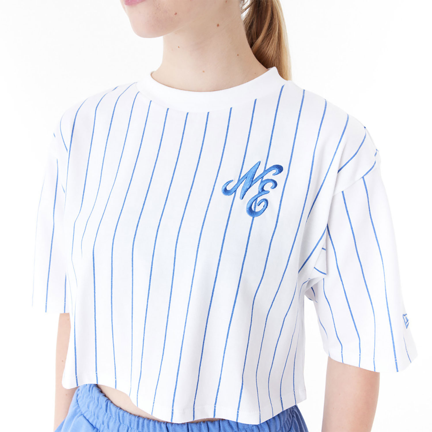 Weißes New Era Pinstripe Crop T-Shirt